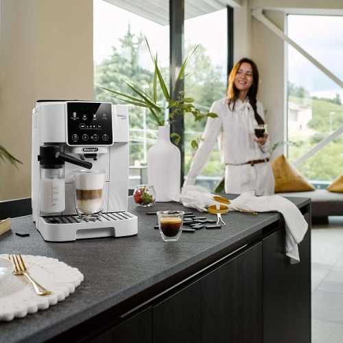 Кофемашина DeLonghi ECAM220.61.W