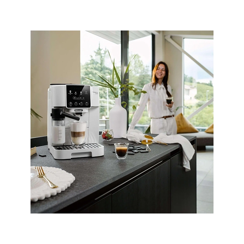 Кофемашина DeLonghi ECAM220.61.W